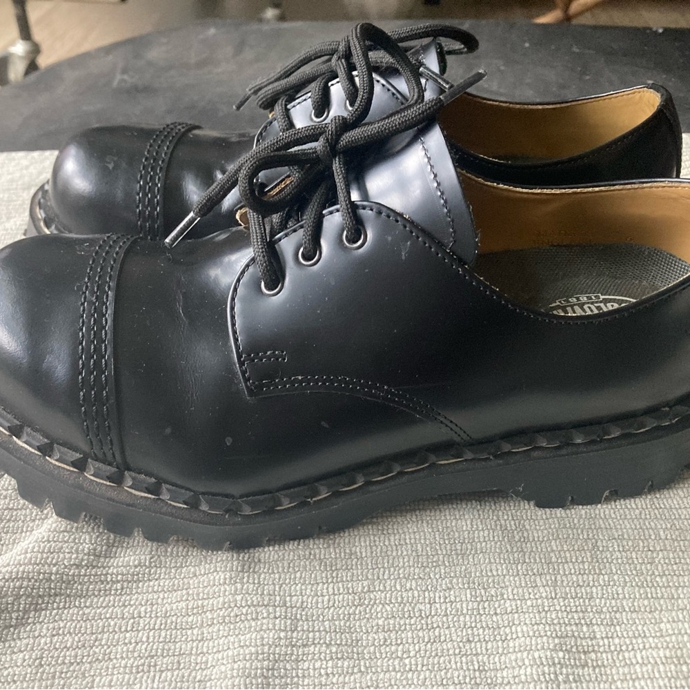 Solovair Black Hi-Shine Steel Toe Capped Gibson